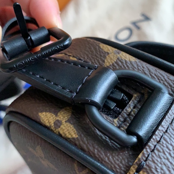 Louis Vuitton Christopher Wearable Wallet - Picture 8 of 17